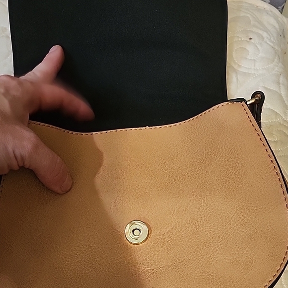 Stylish Aldo Crossbody Tan and Black Women's Bag - Picture 3 of 8